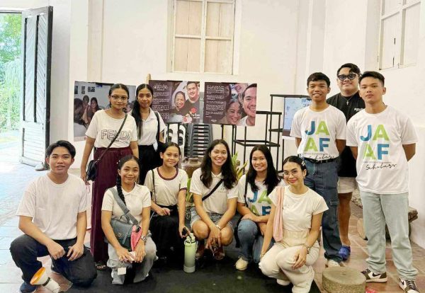 Bago Scholars Visit GFores Exhibit