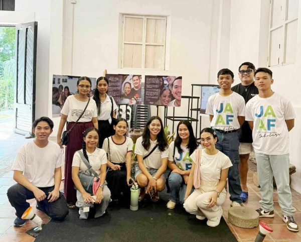 Bago Scholars Visit GFores Exhibit